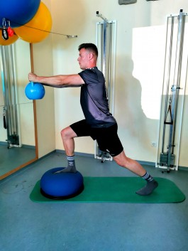 Eine Person beim Movement Training 