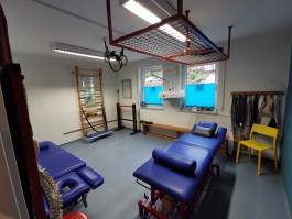 Der Schlingentisch im Behandlungsraum 